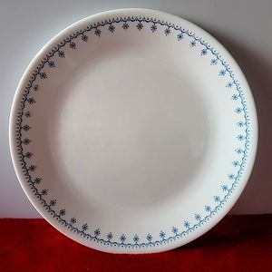 Corelle Livingware by Corning. Snowflake Garland Blue Design. Dinner Plate.